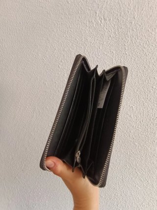 Bolso de mano/monedero negro con cremallera