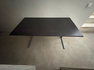 Escritorio Madera y Aluminio ( Precio Negociable )