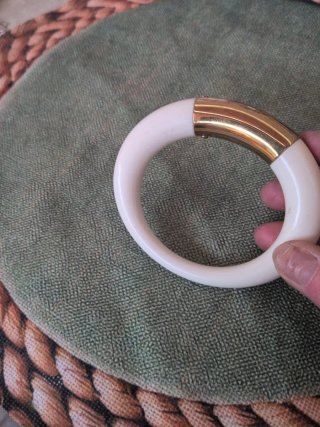 Pulsera D&G Blanca con Logo Dorado