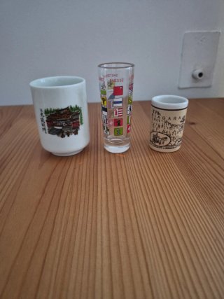 souvenirs del mundo (cada uno 3 euros)