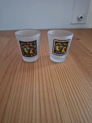souvenirs del mundo (cada uno 3 euros)