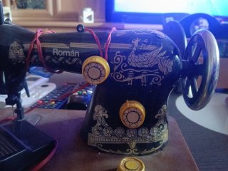 Máquina de coser vintage Román a pilas