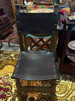 SILLA CASTELLANA CON CUERO