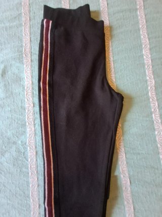Pantaloni sportivi neri con banda laterale