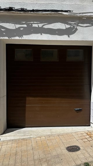 Puerta Seccional Garaje con 3 ventanas