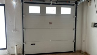 Puerta Seccional Garaje con 3 ventanas