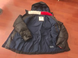 Chaqueta plumífero Tommy Jeans negra