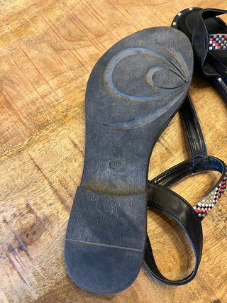 Sandalias planas con pedrería