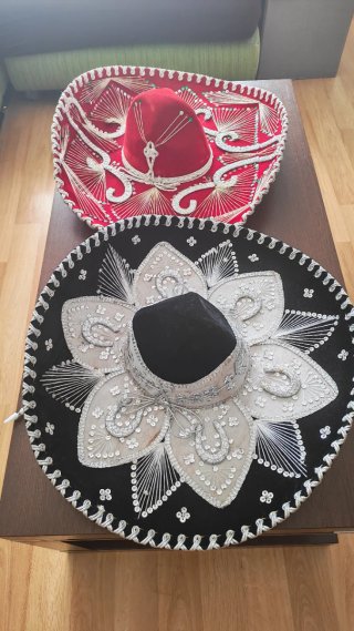 Sombreros Mexicanos Auténticos (Negro y Rojo)