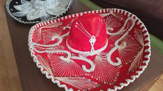 Sombreros Mexicanos Auténticos (Negro y Rojo)