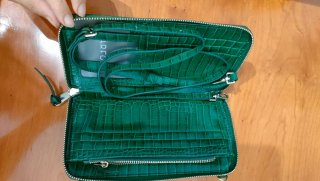 Cartera verde efecto piel cocodrilo