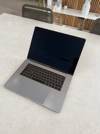 MacBook Pro 15 2018 i7 16GB RAM 512GB SSD