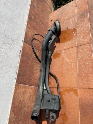 Tubo llenado depósito Peugeot 106
