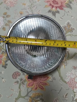 Faro clásico cromado