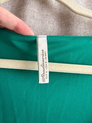 Vestido verde con cremallera y bolsillos