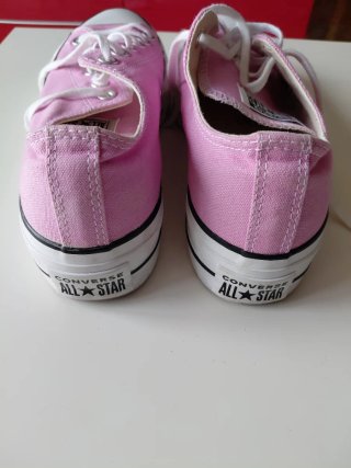 Converse rosas con plataforma talla 40.