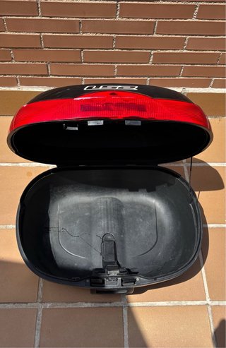 Baúl moto SH46 + Soporte Suzuki Bandit