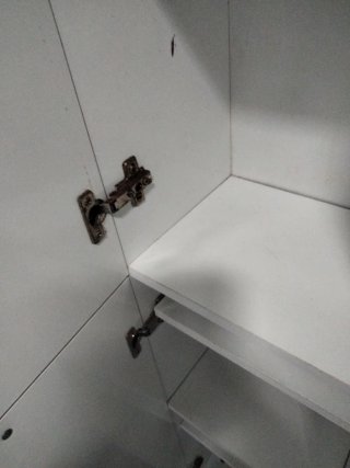 Mueble de baño blanco y azul