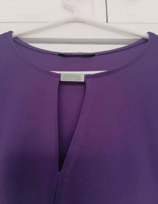 Vestido morado con mangas de tul y pedrería