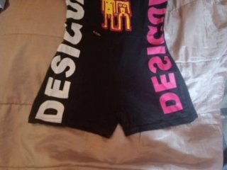 Mono corto Desigual negro y rosa
