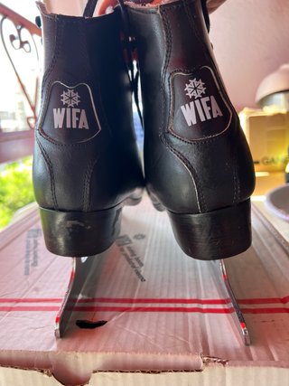 Pattini da ghiaccio WIFA Comfort Taglia 41 + Lame