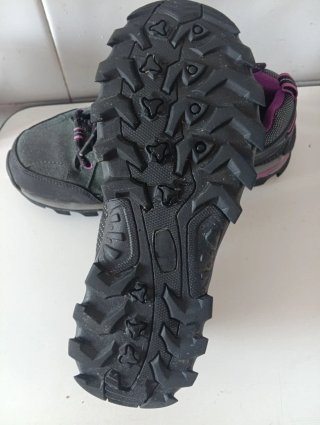 Zapatillas de montaña resistentes al agua