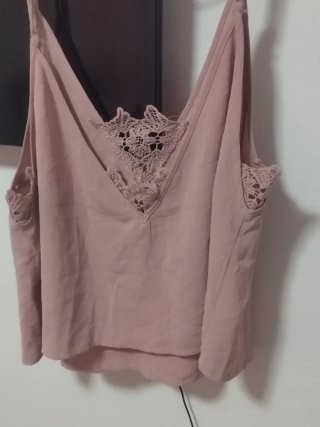 Blusa de tirantes con encaje
