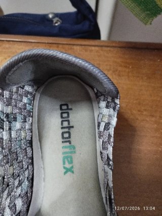 Sandalias Doctorflex tonos grises y plateado