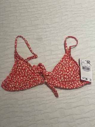 Bikini estampado floral rojo y blanco