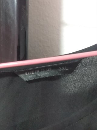 Blusa negra lentejuelas y rojo Talla 3XL