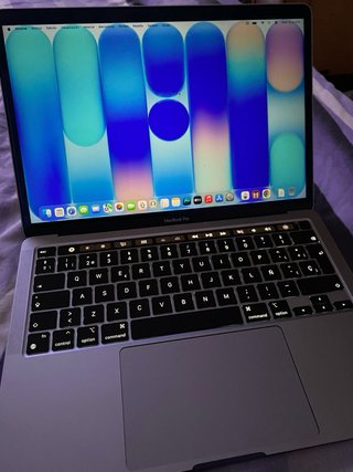 MacBook Pro 13” M2 2022 8GB RAM 512GB SSD
