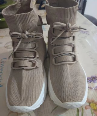 Zapatillas Beige y Blancas