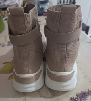 Zapatillas Beige y Blancas