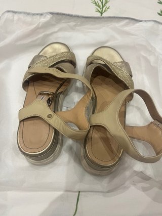 Sandalias Geox Beige y Doradas