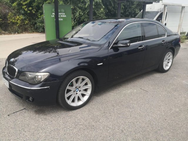 BMW 760i v12 445cv