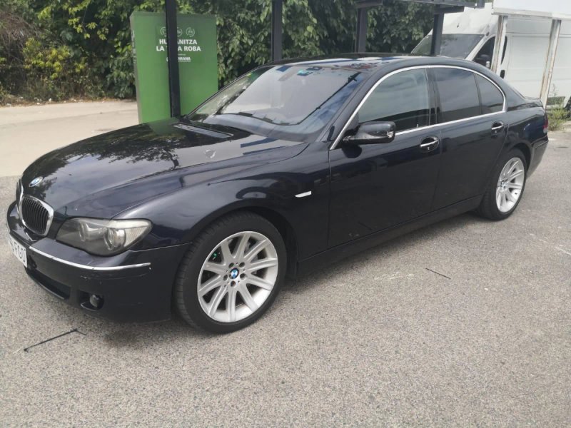 BMW 760i v12 445cv - foto 1