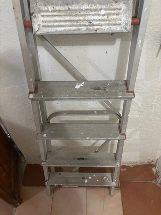 Escalera de aluminio plegable
