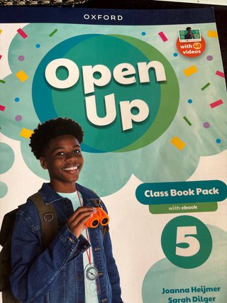 Libro inglés. 5 primaria. Class book. Open up.