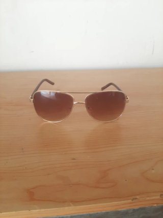 Gafas de sol aviador doradas y marrones