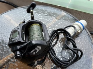 Carrete Eléctrico Daiwa Tanacom 1000