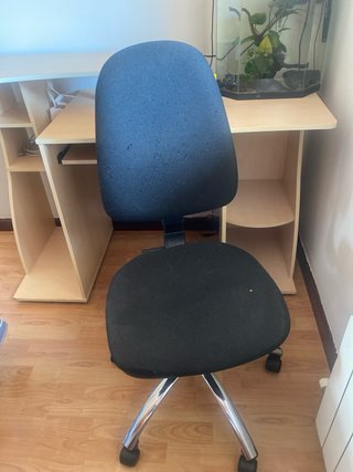 Escritorio y silla de oficina
