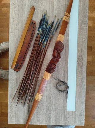 Arco e frecce decorative fatte a mano