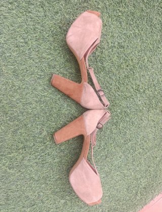 Zapatos de tacón beige