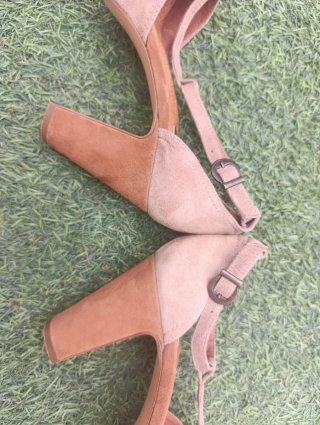 Zapatos de tacón beige
