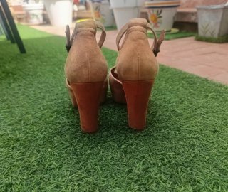 Zapatos de tacón beige