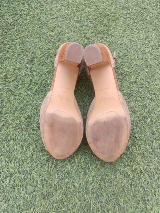 Zapatos de tacón beige
