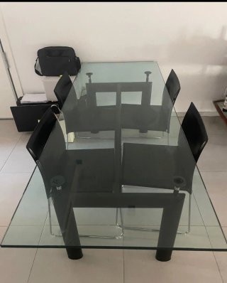 Mesa de vidrio minimalista