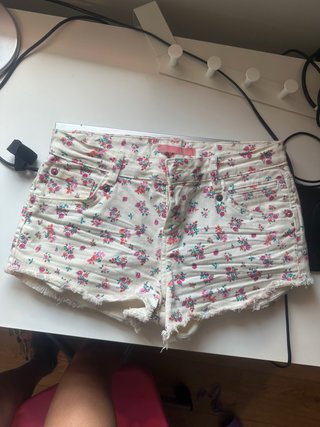 Pantalón corto floral