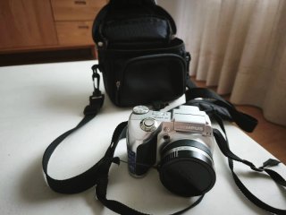 Fotocamera digitale Olympus 7.1 e Lumix fz82