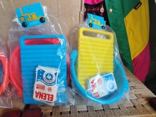 4 BARREÑOS DE JUGUETES KIOSCO PLASTICO AÑOS 70 80